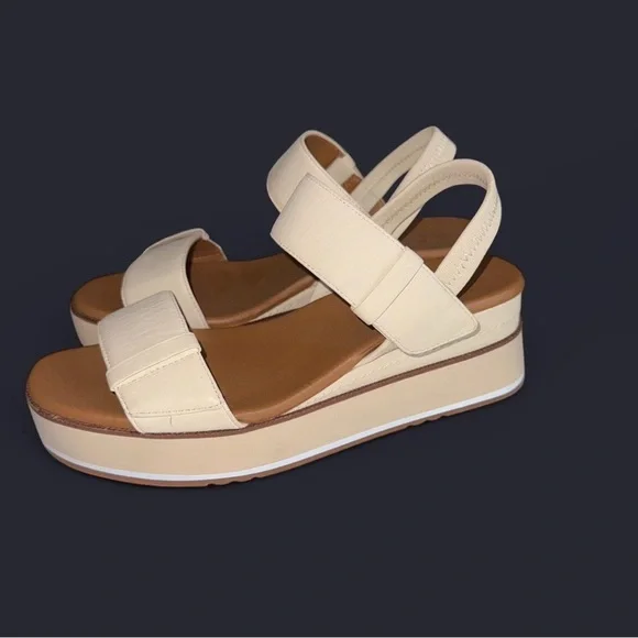 Women's Cream Platform Sandals - Picture 2 of 7
